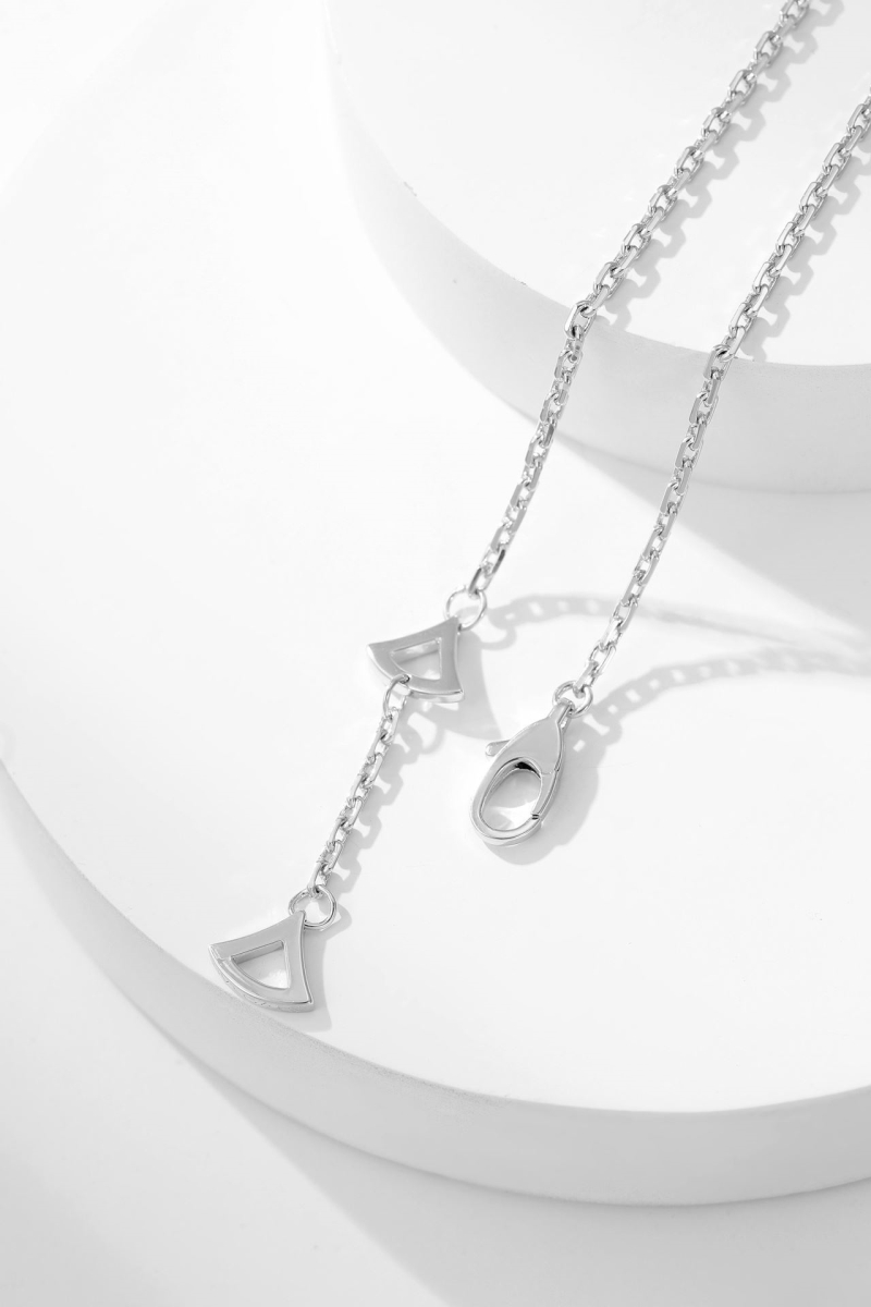 Bv1g*ai necklaces
